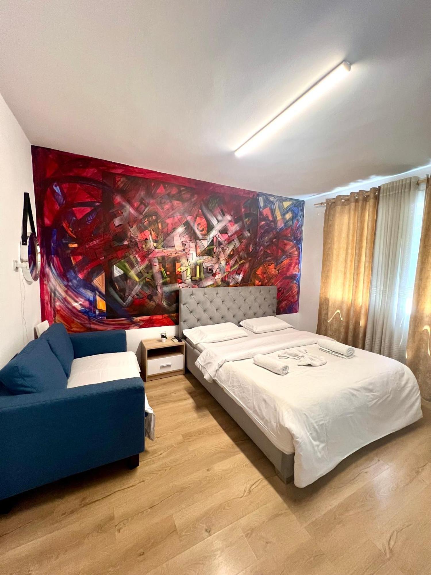 Art * Tiranë